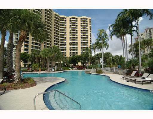 Parc Central Aventura Condo