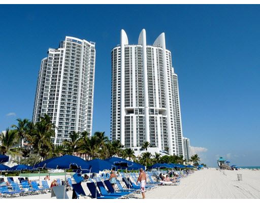 Trump Towers Oceanfront Condo S Sunny Isles Beach The Trump International Beach Resort And Royal Soaring Over White Sandy Beaches